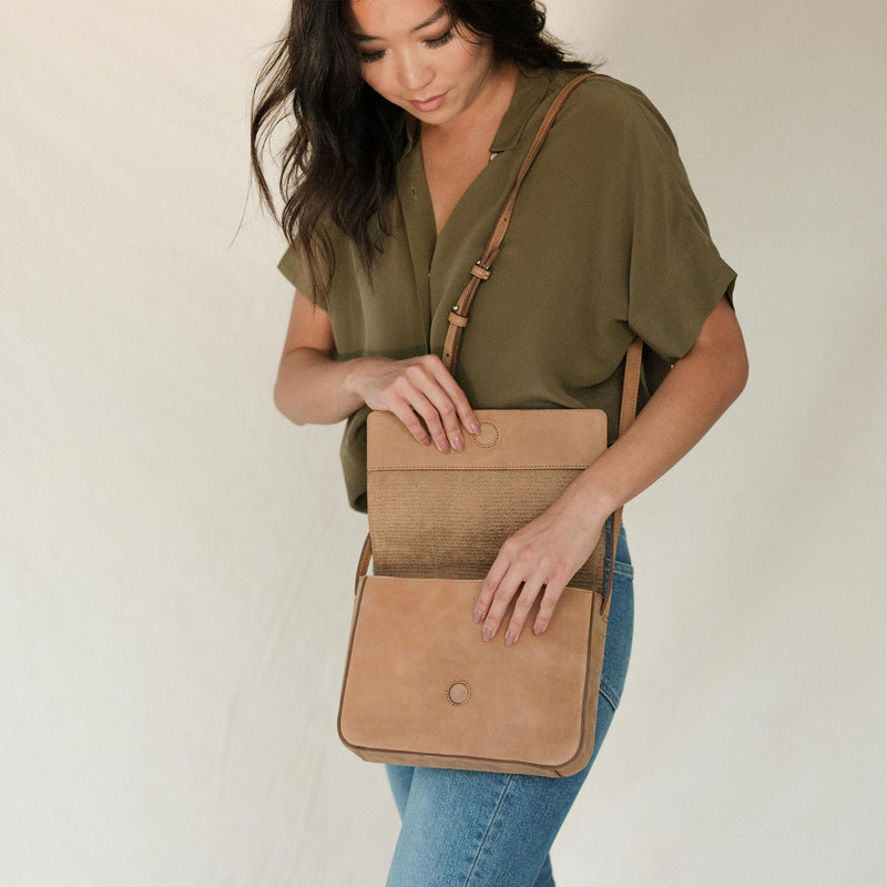 Made by Minga | Women's Woven Crossbody Bag with Adjustable Leather Strap | Natural | Plant-Dyed Natural Fiber