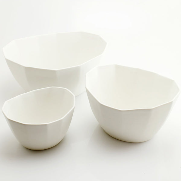 https://www.madetrade.com/cdn/shop/products/the-bright-angle-nesting-bowl-set-silk-white-satin-matte-tableware-the-bright-angle-739679_600x.jpg?v=1674071213