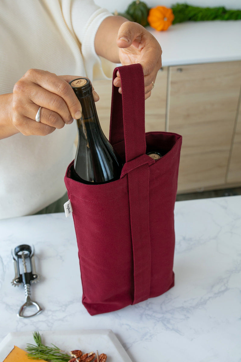 https://www.madetrade.com/cdn/shop/products/vin-two-bottle-wine-tote-food-wine-totes-aplat-348628_800x.jpg?v=1666731329